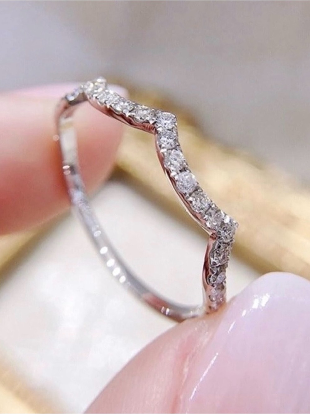 💞 New Women’s Size 9 White Gold Plated White Cubic Zirconia Wave Ring